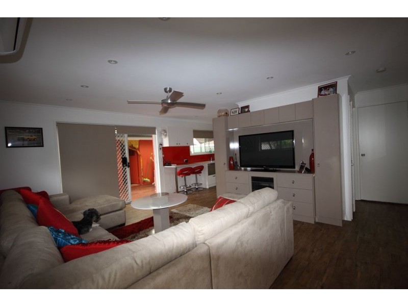 37 Milton Avenue, Paradise Point QLD 4216