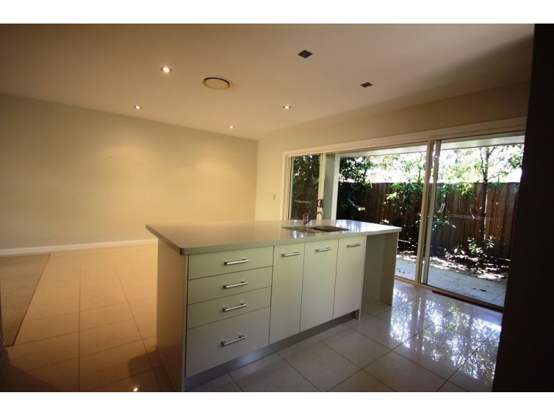 6/27 Gordon Street, Labrador QLD 4215