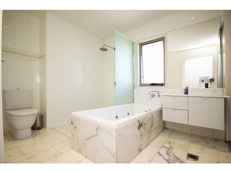 28 Vernon Avenue, Labrador QLD 4215