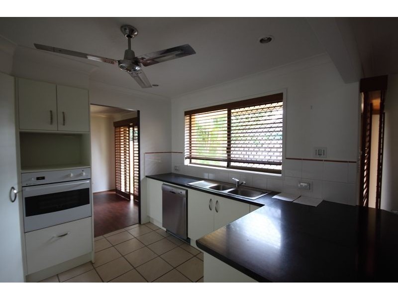 9 Burrinjuck Drive, Coombabah QLD 4216