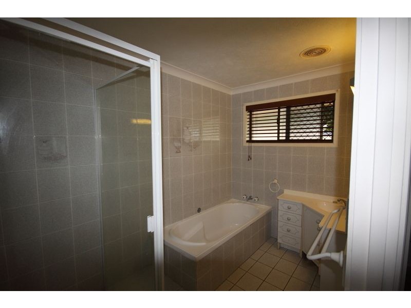 9 Burrinjuck Drive, Coombabah QLD 4216