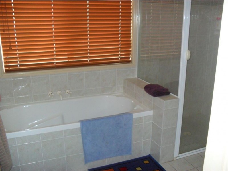 20 Oyster Cove Promenade, Helensvale QLD 4212