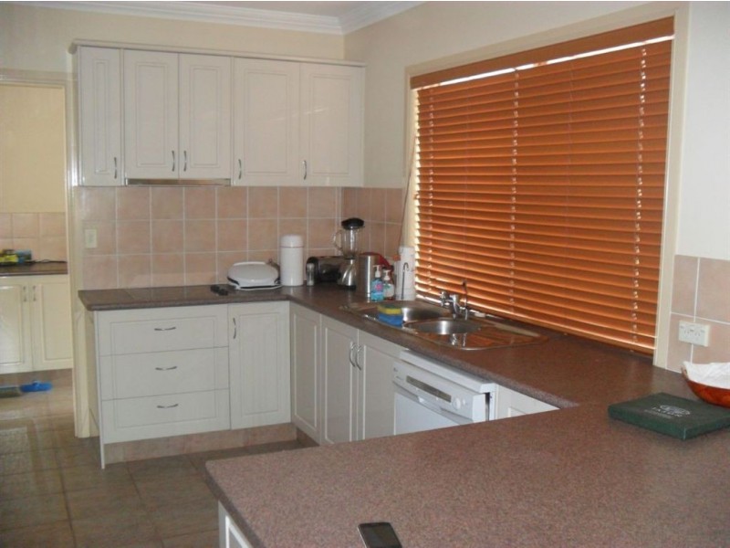 20 Oyster Cove Promenade, Helensvale QLD 4212