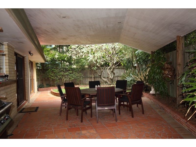 28 Oak Avenue, Surfers Paradise QLD 4217