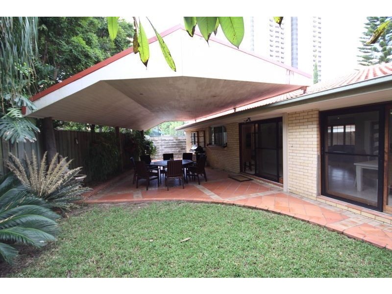 28 Oak Avenue, Surfers Paradise QLD 4217