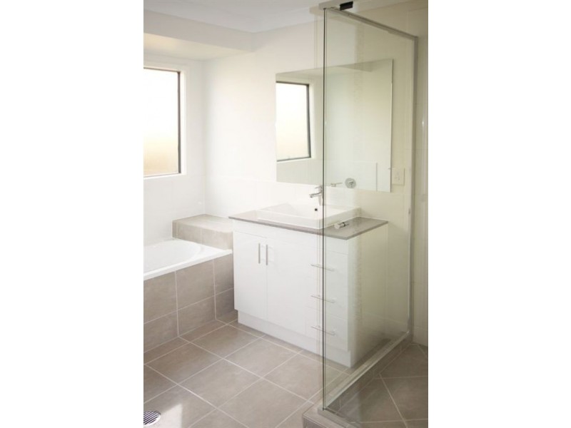 28 Ellenborough Ave, Ormeau Hills QLD 4208