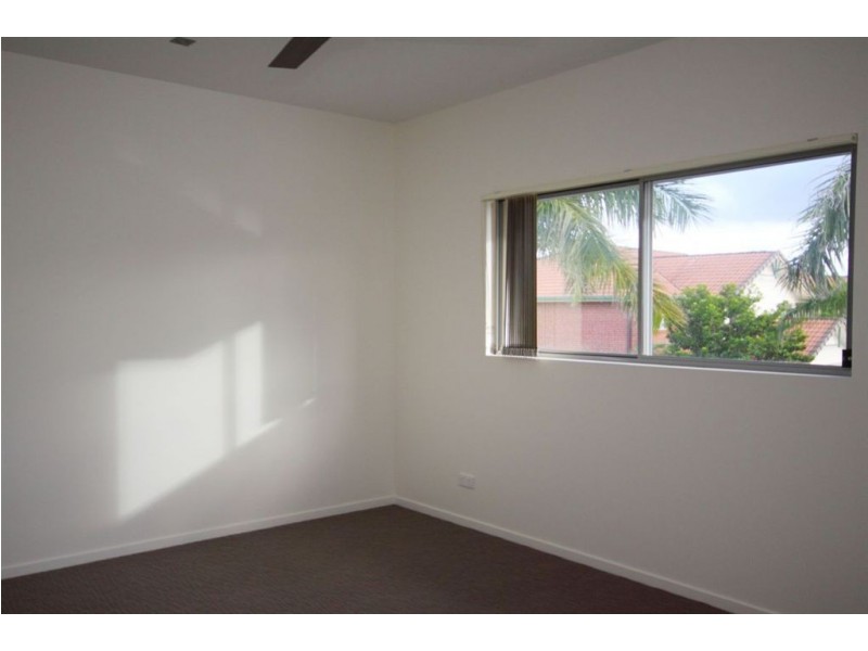 1/46 Compass Drive, Runaway Bay QLD 4216