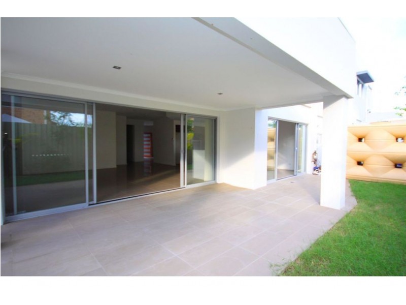 1/46 Compass Drive, Runaway Bay QLD 4216