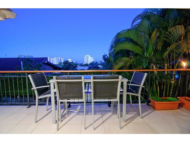 4/62 Imperial Parade, Labrador QLD 4215