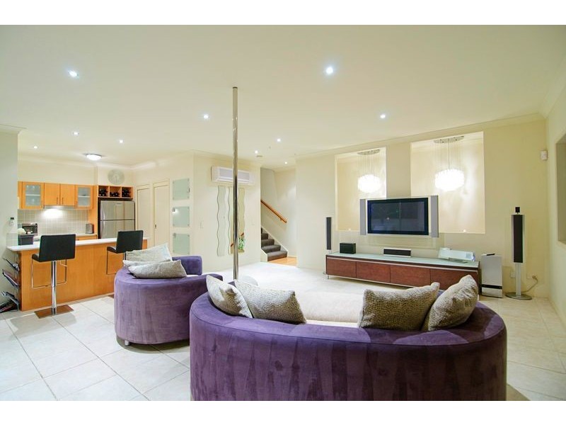 4/62 Imperial Parade, Labrador QLD 4215