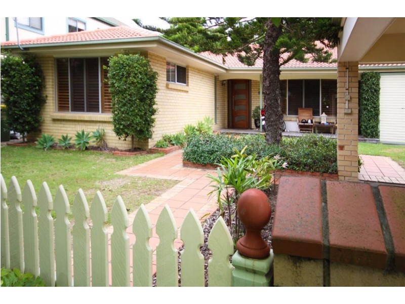 28 Oak Avenue, Surfers Paradise QLD 4217