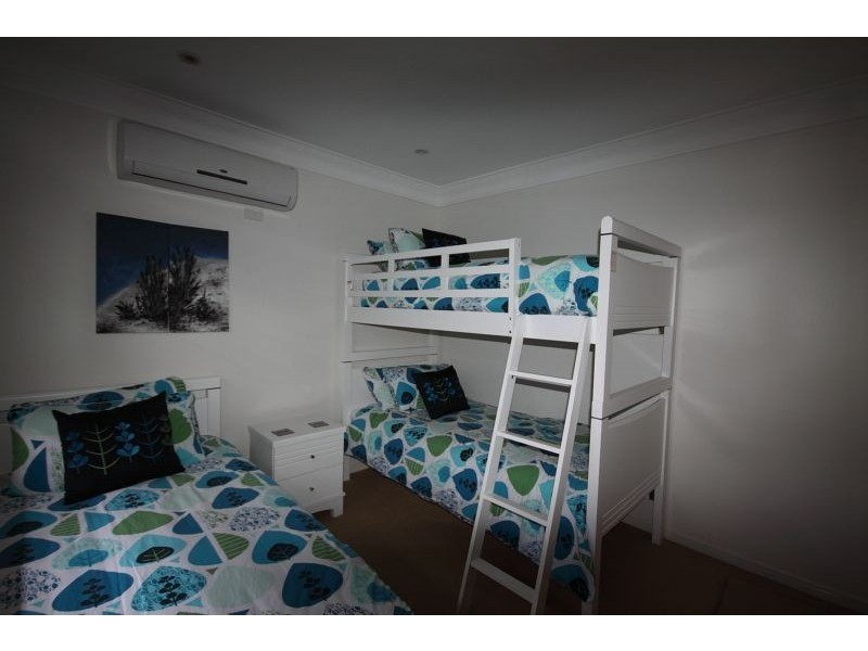 28 Oak Avenue, Surfers Paradise QLD 4217