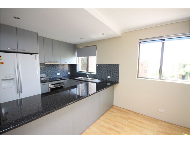 27/490 Marine Parade, Biggera Waters QLD 4216