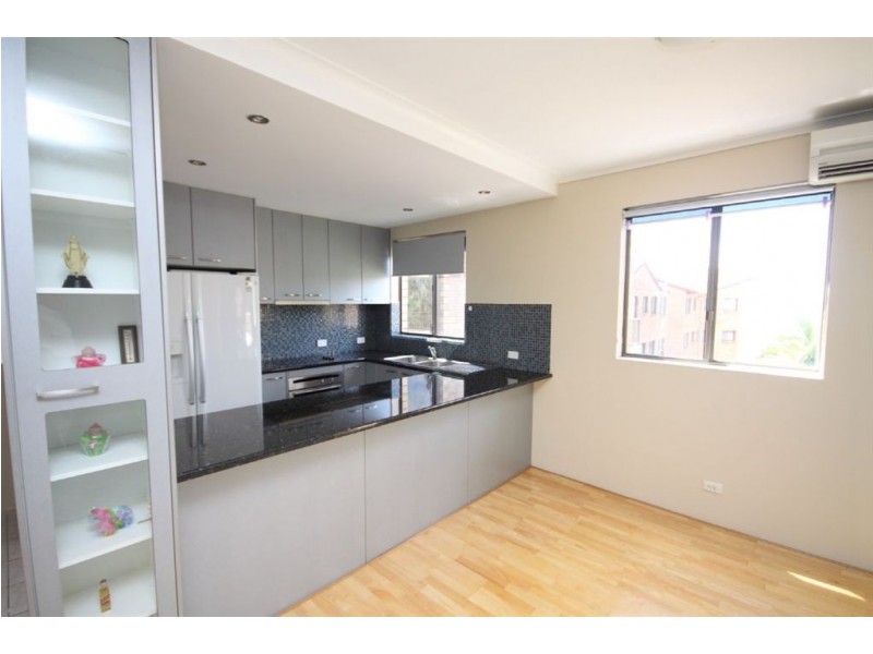 27/490 Marine Parade, Biggera Waters QLD 4216