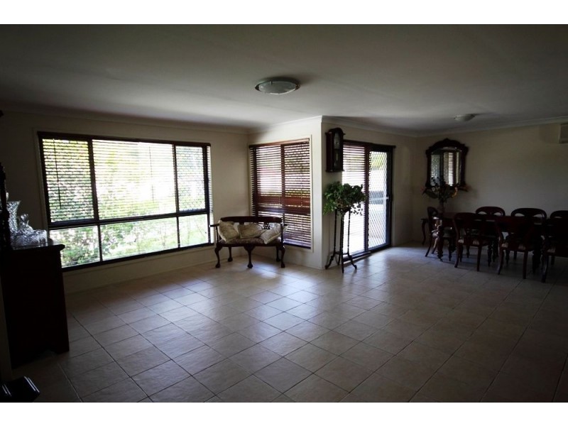 4 Narooma Place, Helensvale QLD 4212