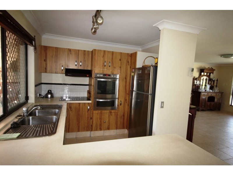 4 Narooma Place, Helensvale QLD 4212