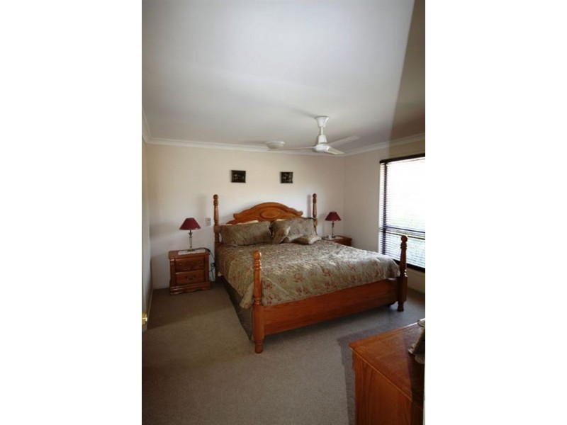 4 Narooma Place, Helensvale QLD 4212