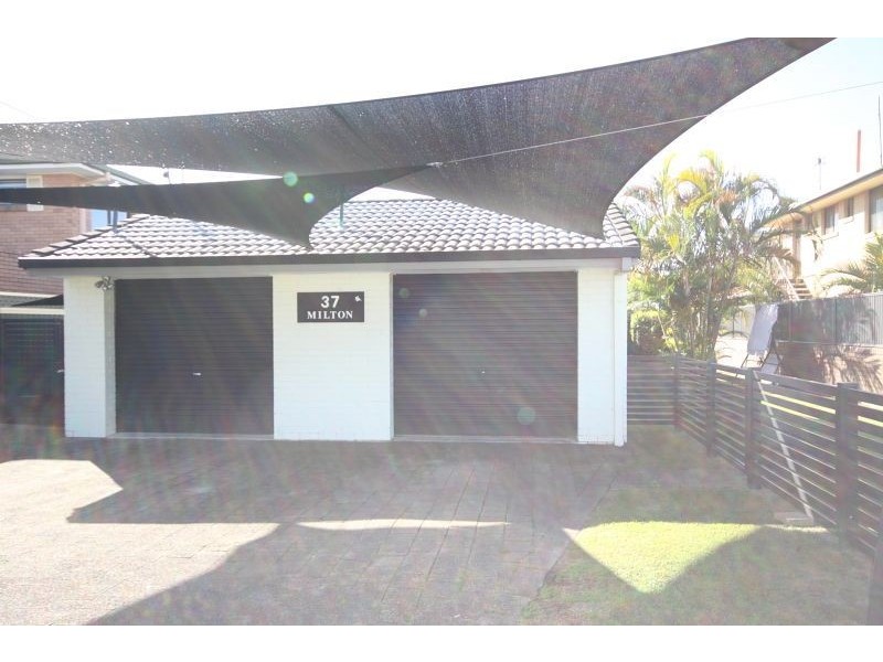 2/37 Milton Avenue, Paradise Point QLD 4216