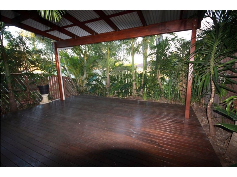 1/81 Olsen Avenue, Labrador QLD 4215