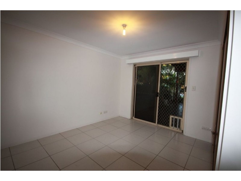 1/81 Olsen Avenue, Labrador QLD 4215