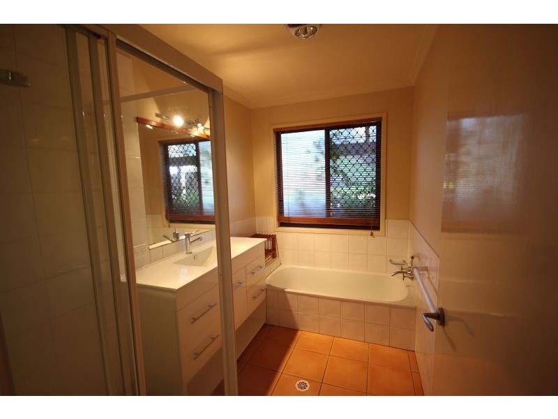 77 Plateau Crescent, Carrara QLD 4211