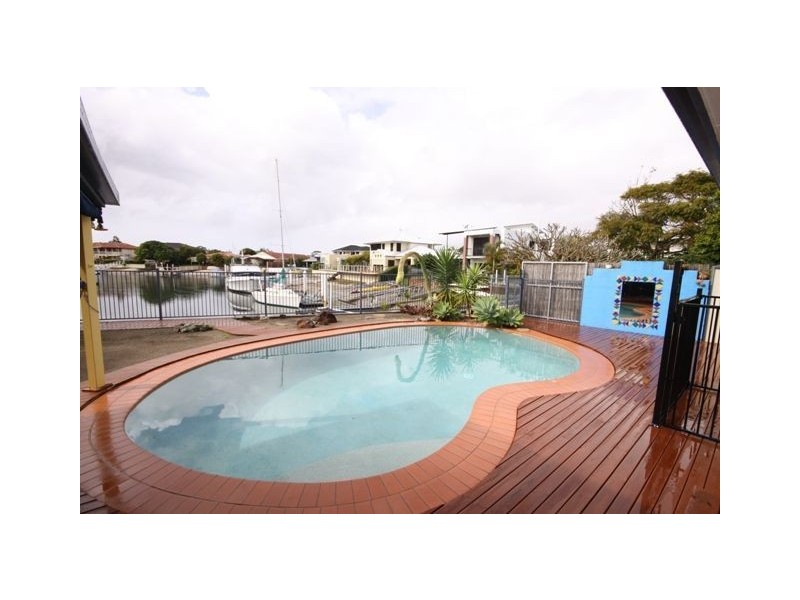 5 Namatjira Street, Paradise Point QLD 4216