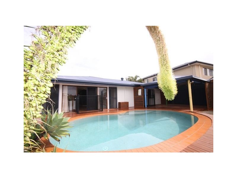 5 Namatjira Street, Paradise Point QLD 4216