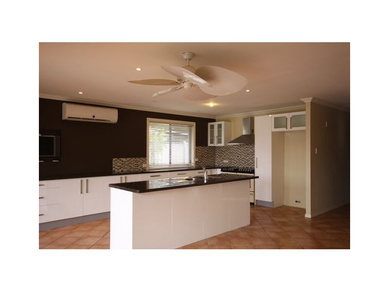 5 Namatjira Street, Paradise Point QLD 4216