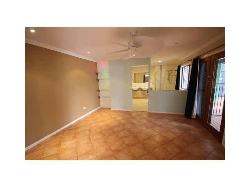 5 Namatjira Street, Paradise Point QLD 4216
