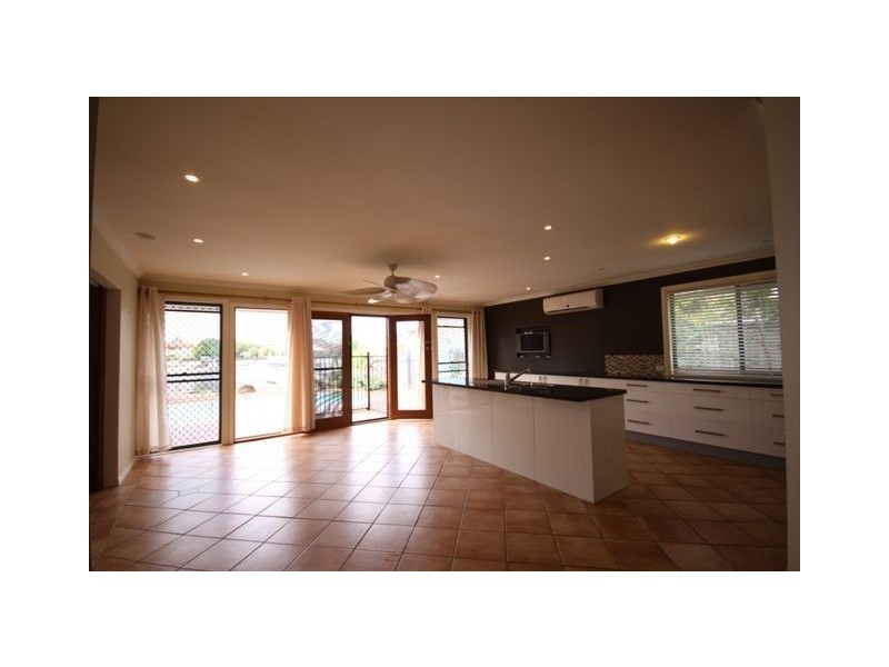 5 Namatjira Street, Paradise Point QLD 4216
