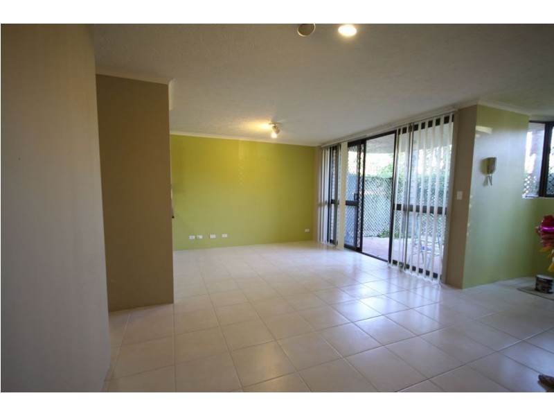 2/33 Whiting Street, Labrador QLD 4215