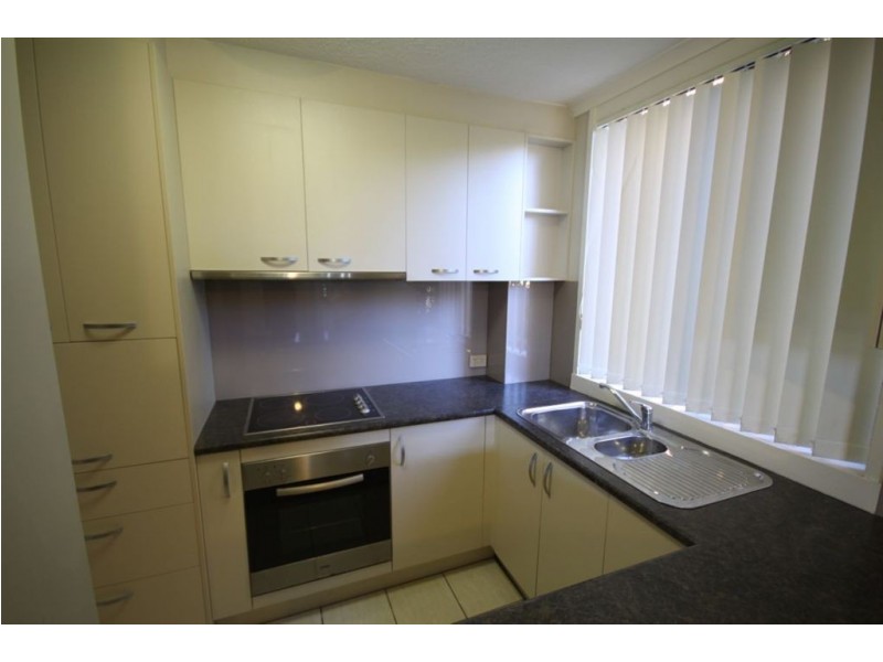 2/33 Whiting Street, Labrador QLD 4215