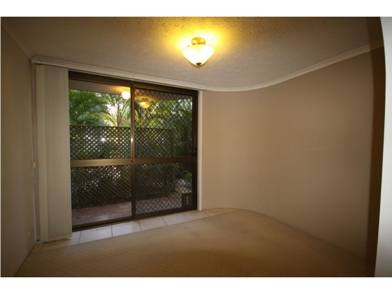 2/33 Whiting Street, Labrador QLD 4215