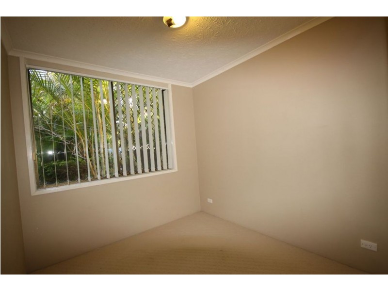 2/33 Whiting Street, Labrador QLD 4215