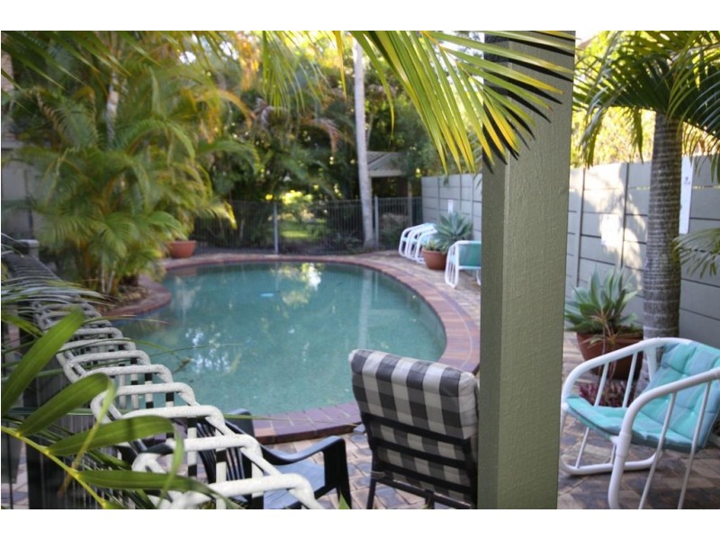 2/33 Whiting Street, Labrador QLD 4215