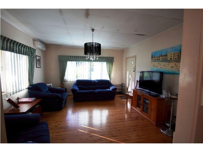 98 Wilson Street, Labrador QLD 4215