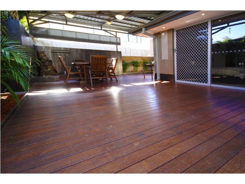 11 Yulia Street, Coombabah QLD 4216