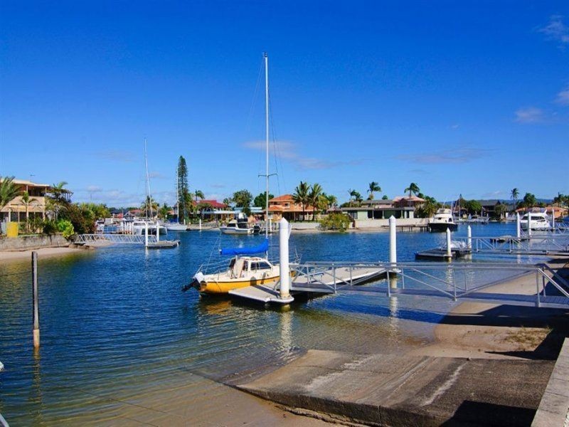 16 Dobell Ave, Paradise Point QLD 4216