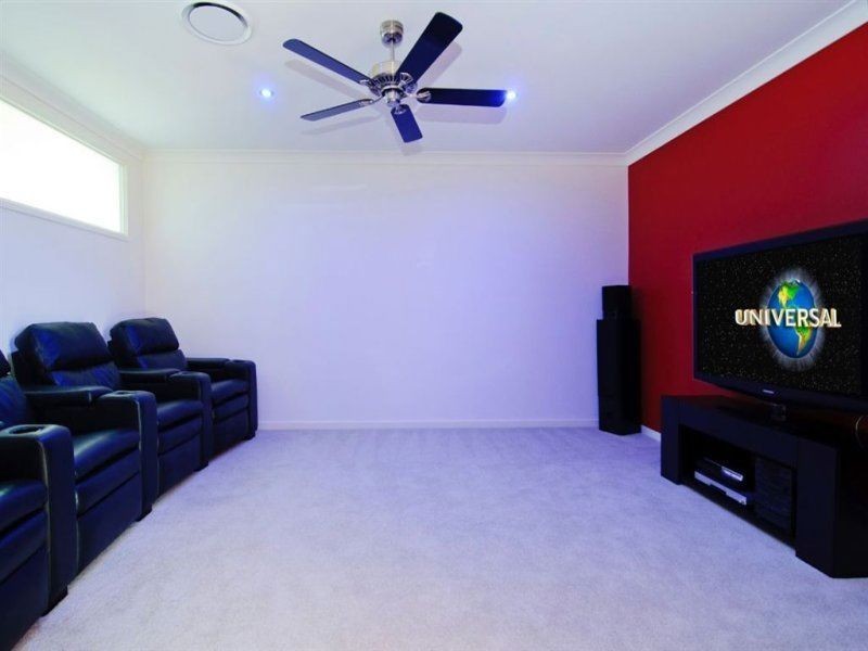 16 Dobell Ave, Paradise Point QLD 4216