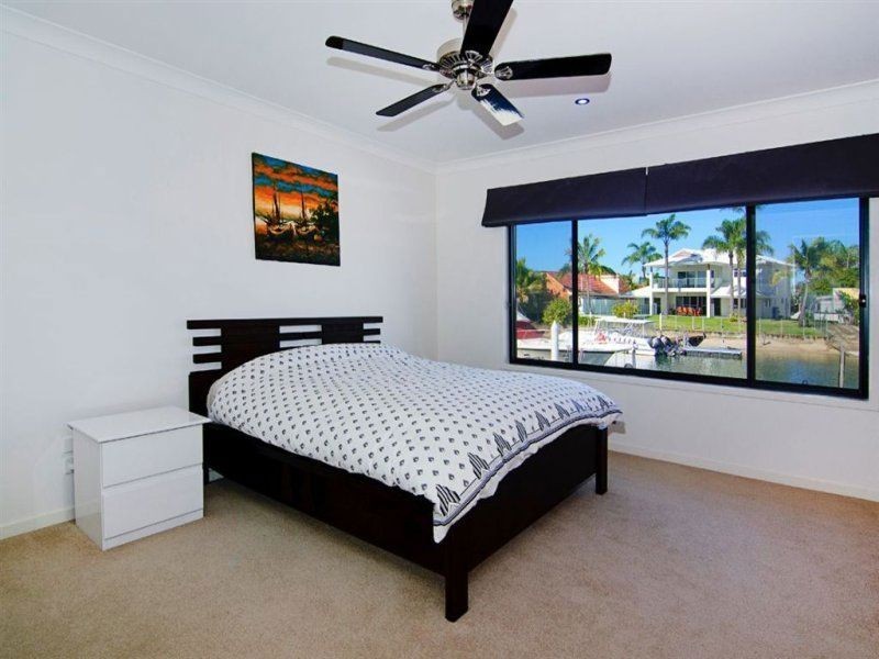 16 Dobell Ave, Paradise Point QLD 4216