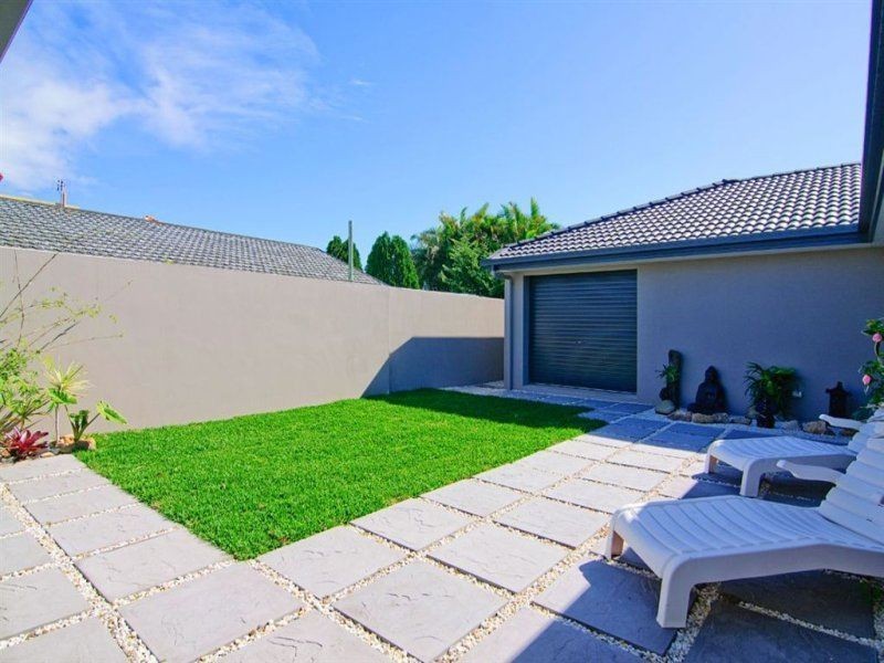 16 Dobell Ave, Paradise Point QLD 4216