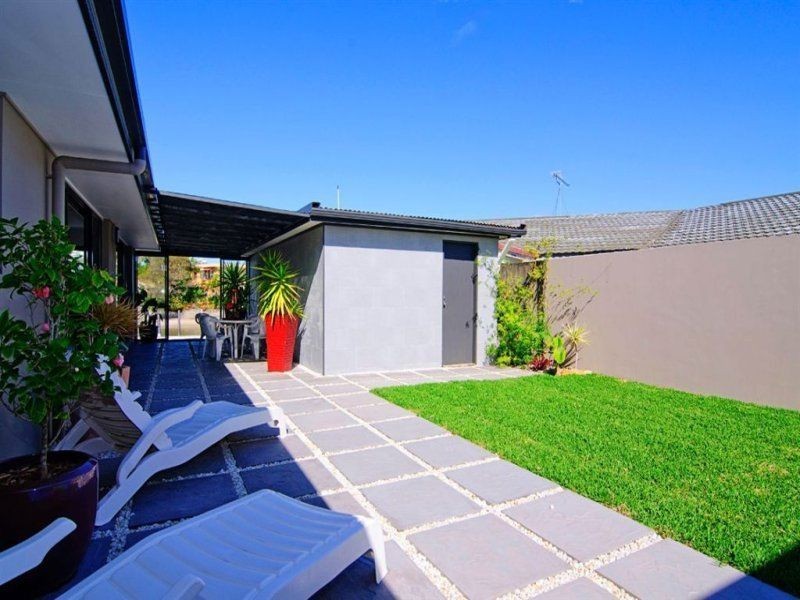 16 Dobell Ave, Paradise Point QLD 4216