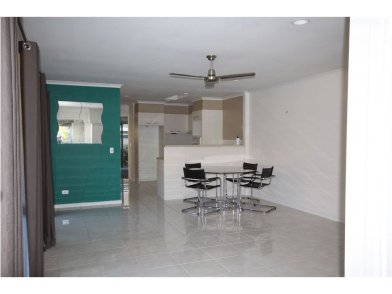 1/5 Cawthray Street, Biggera Waters QLD 4216