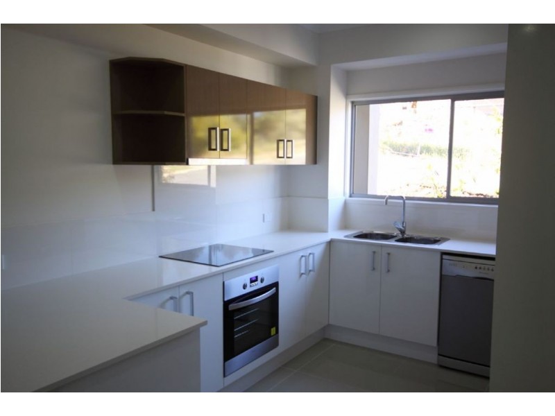 2/9 Maslin Chase, Pacific Pines QLD 4211