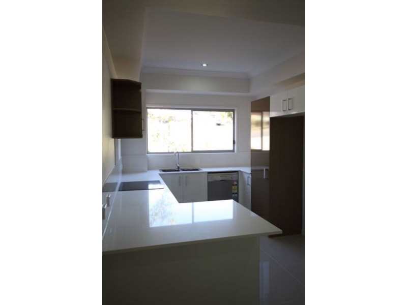 2/9 Maslin Chase, Pacific Pines QLD 4211