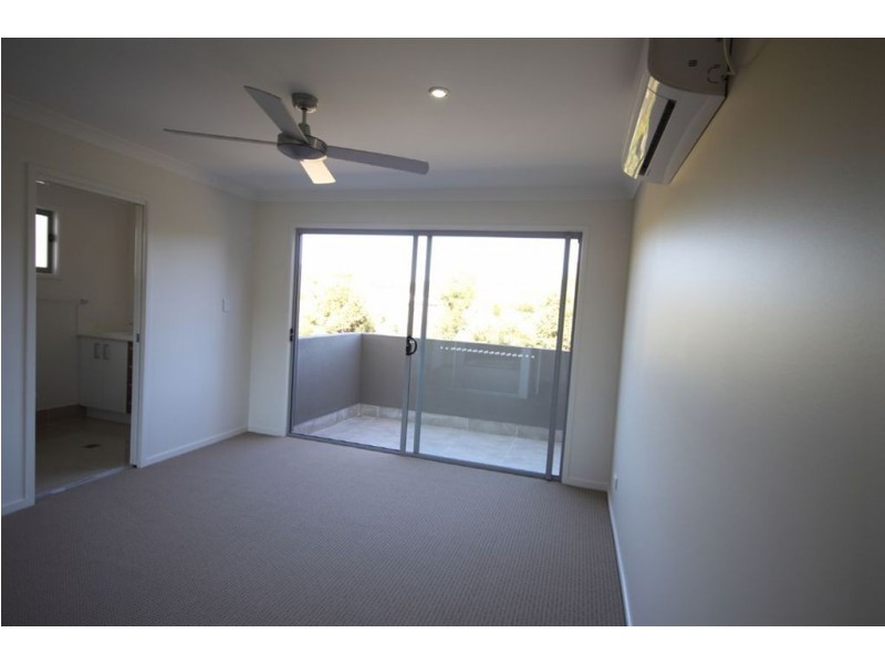 2/9 Maslin Chase, Pacific Pines QLD 4211