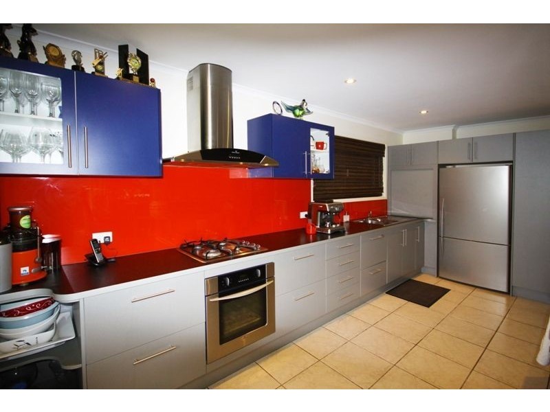 42 Parkes Drive, Helensvale QLD 4212