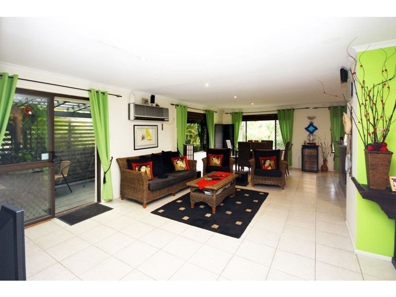 42 Parkes Drive, Helensvale QLD 4212
