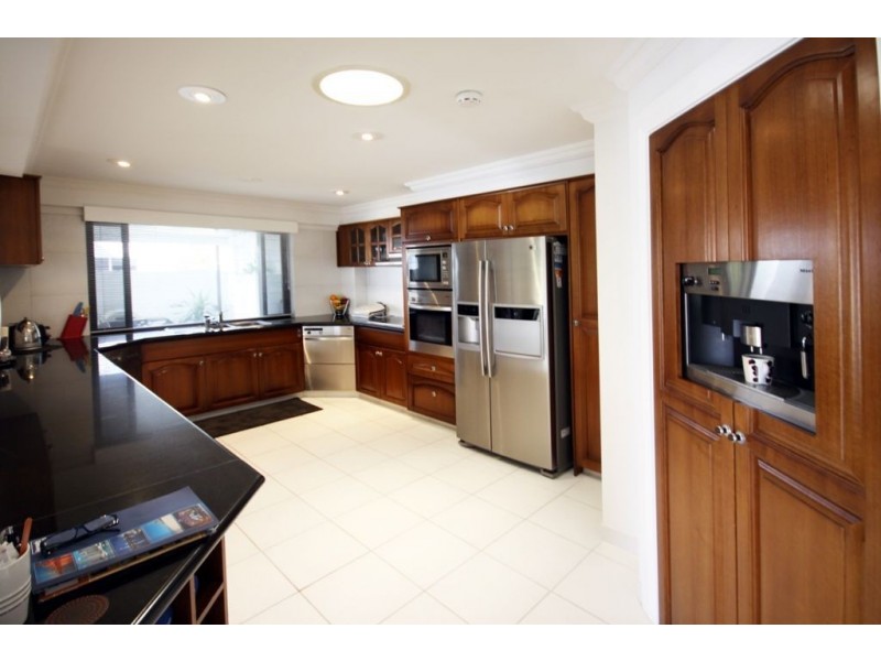 37 Sundance Way, Runaway Bay QLD 4216