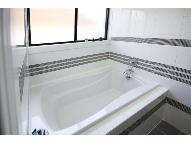 37 Sundance Way, Runaway Bay QLD 4216